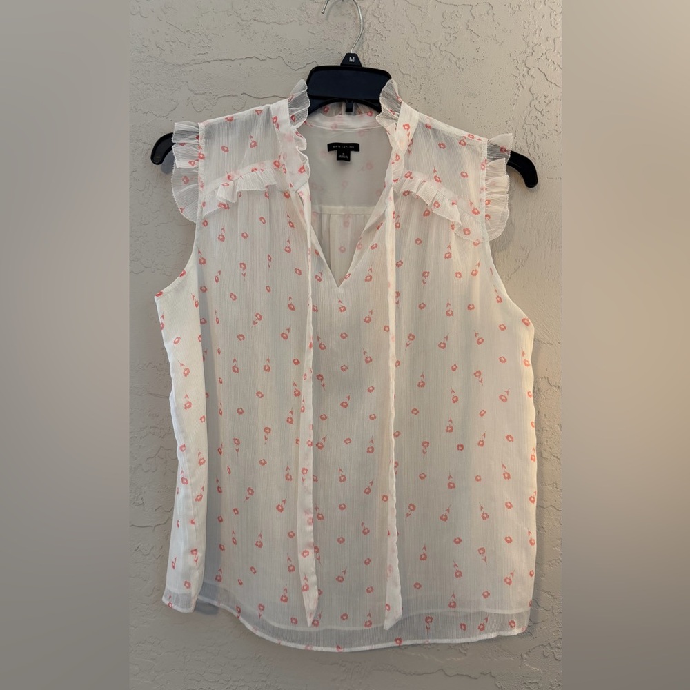 Ann Taylor White & Pink Floral Sleeveless Blouse Ruffled Collar & Sleeves, Sz M